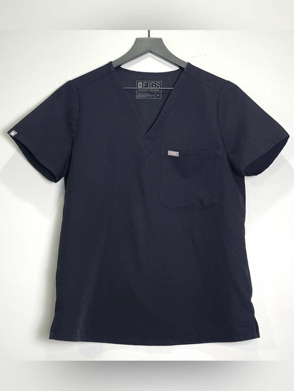 FIGS Women's Technical Collection Medical Scrub Top Black V-Neck Size Medium